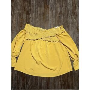 Women’s Off The Shoulder Blouse Size Medium
